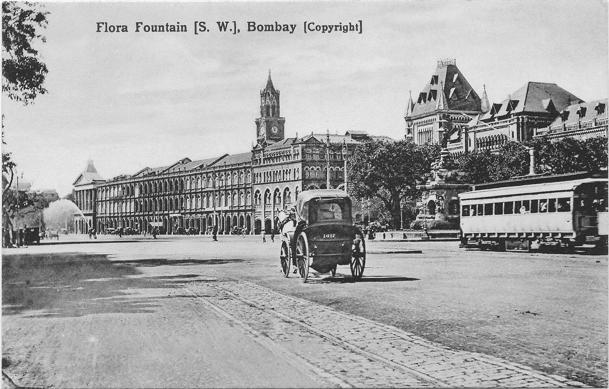 Early twentieth-century postcard of Flora Fountain, with a horse carriage, a tram and the High Court behind